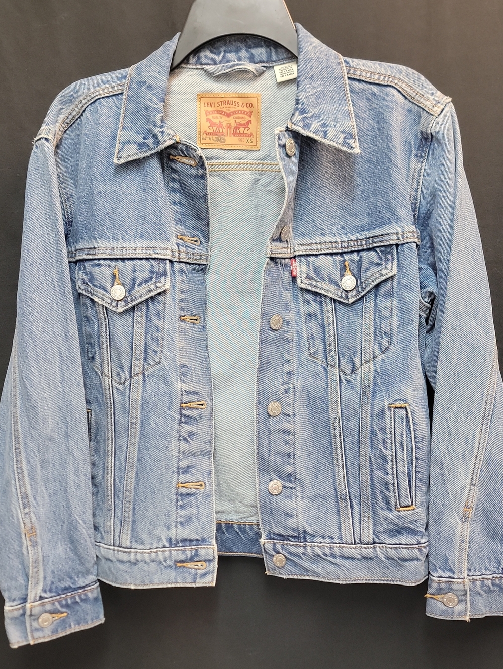 Levi's Light Wash Blue Denim Jacket - Classic Trucker Style